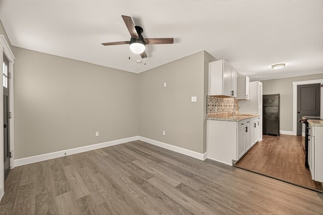 Primary Photo - 5711 Brady St