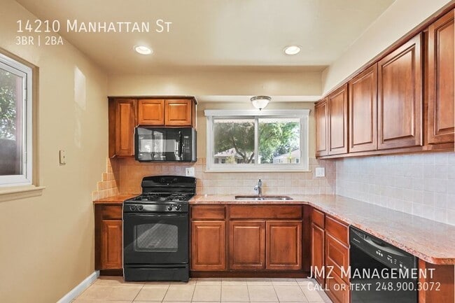 Building Photo - 14210 Manhattan St