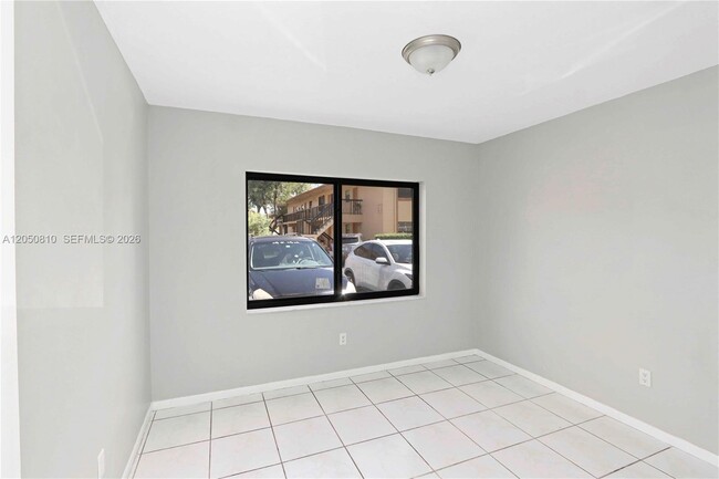 Building Photo - 2530 W 67th Pl