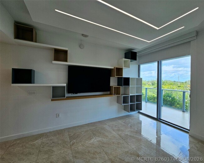 Building Photo - 17301 Biscayne Blvd