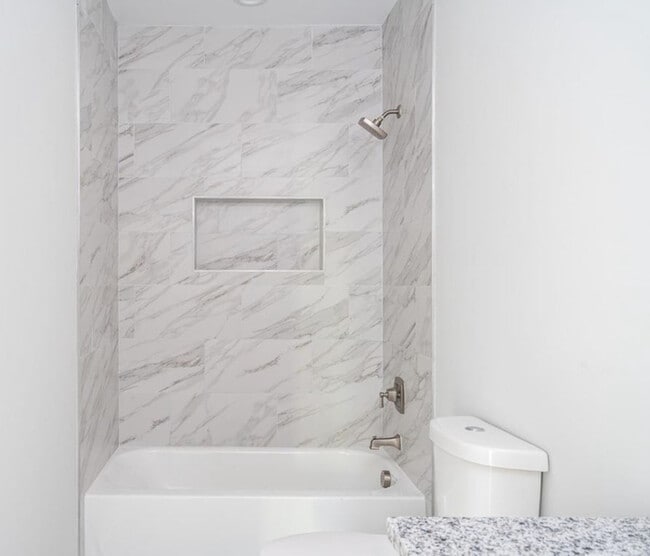 Building Photo - !! SPECIAL HALF OFF SECOND MONTHS RENT!!! Modern Charm Meets Classic Comfort in This Renovated 3-...