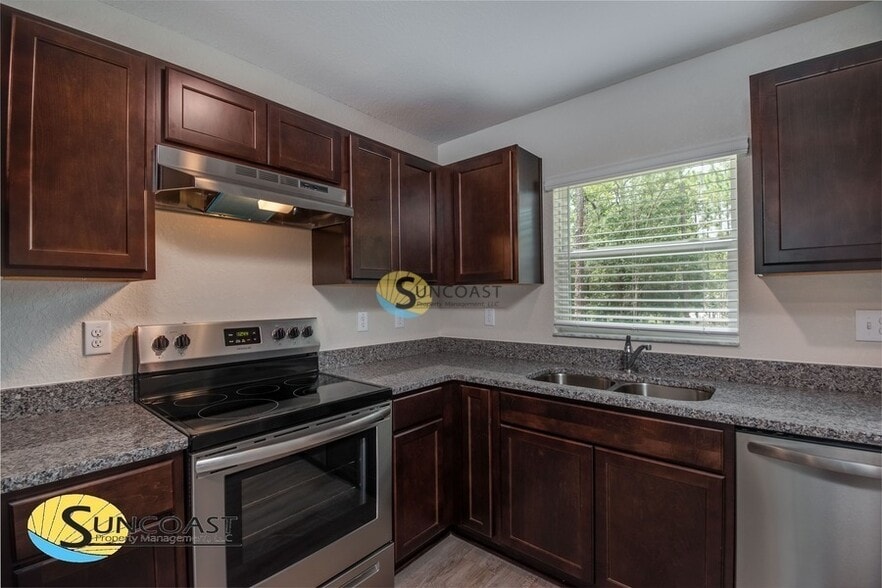 Building Photo - 2077 NE 78th Ln