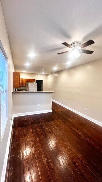 Livingroom - 2483 Verbena St