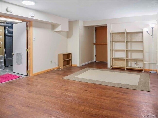 Building Photo - 430 Somerset Dr