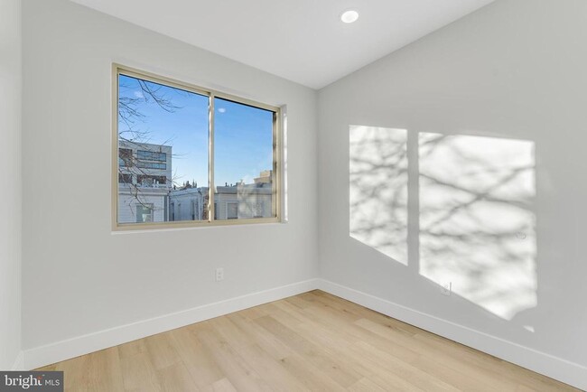 Building Photo - 1243 W Westmoreland St