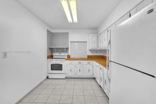 Building Photo - 1000 Parkview Dr