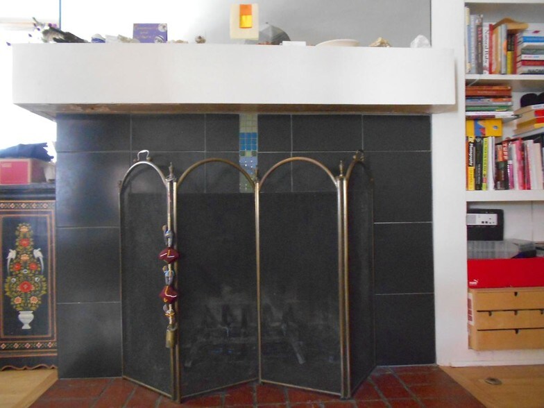 Fireplace - 1532 Yale St