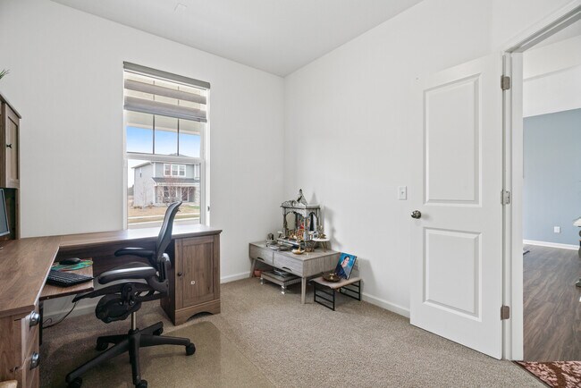 Building Photo - 657 Aster Rd
