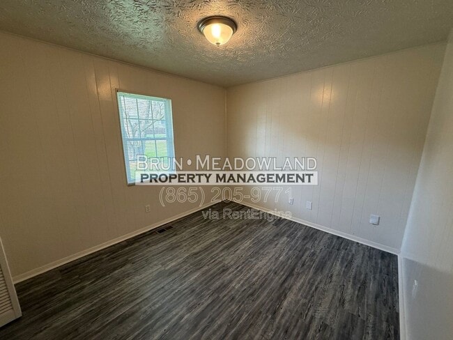 Building Photo - 1930 Lovell Rd