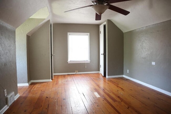 Building Photo - 4144 Hinsdale Rd