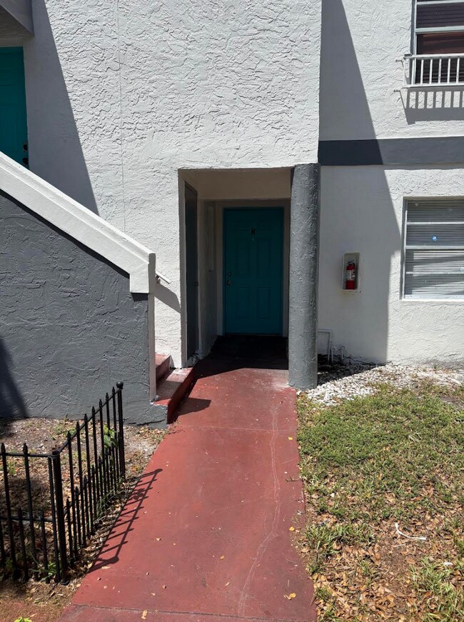 Building Photo - 2591 NW 56th Ave