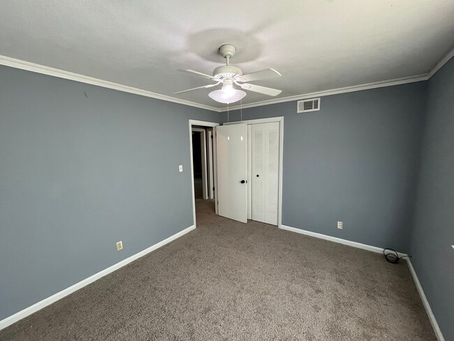 Building Photo - Great Family Home, Located off of Moon Road. Must See!!