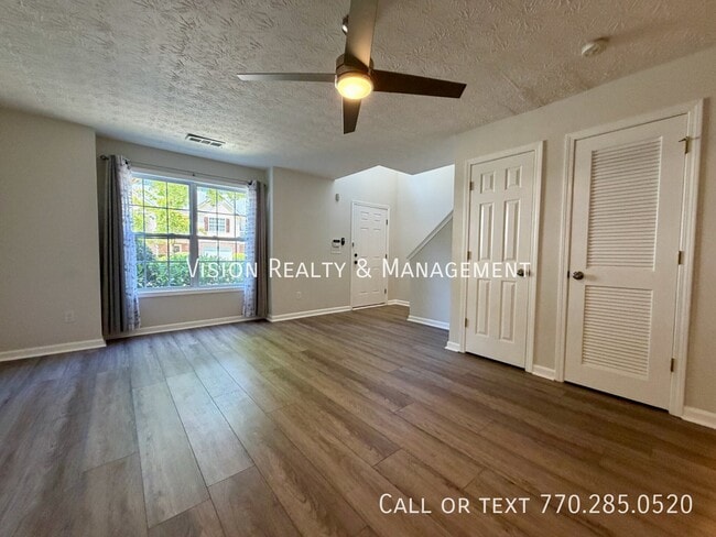 Building Photo - 2084 Manhattan Pkwy