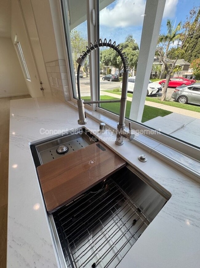 Building Photo - 6168 Briercrest Ave