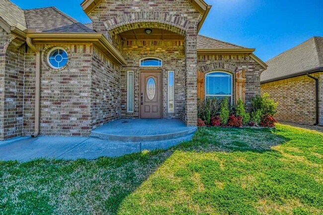 Building Photo - Beautiful home in desired Williamson Farms!