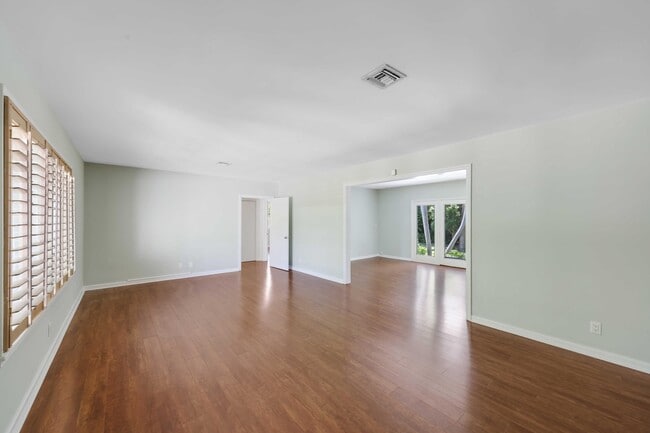 Building Photo - 246 Merrain Rd