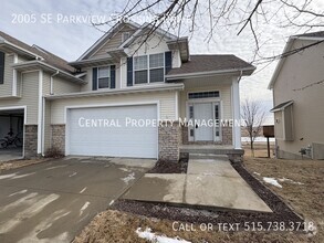 Building Photo - Beautiful 4bdrm single family twin home