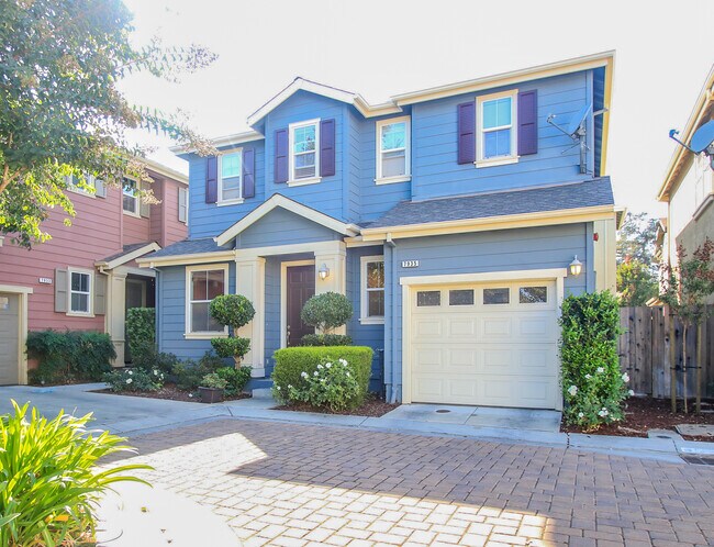 Building Photo - Beautiful and Spacious 3BR 2.5BA Single Family Home