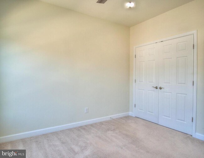 Building Photo - 42629 Oak Pk Sq