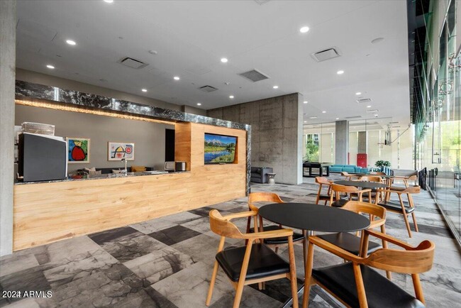 Building Photo - 7120 E Kierland Blvd