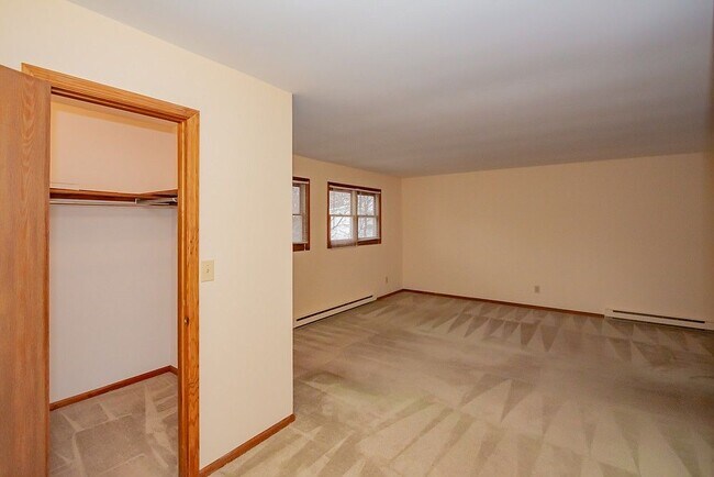 Bedroom 1 unfurnished room - 7 Clubhouse Dr
