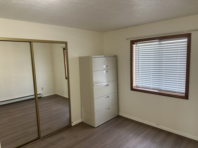 Building Photo - 202 Fern Ln