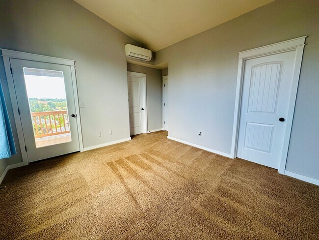 Building Photo - *Half-Off 1st Month's Rent!* Two Bedroom H...