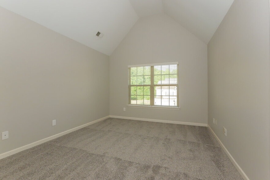 Building Photo - 215 Madison Grace Ave