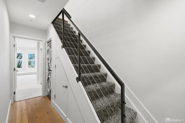 Building Photo - 425 14th St