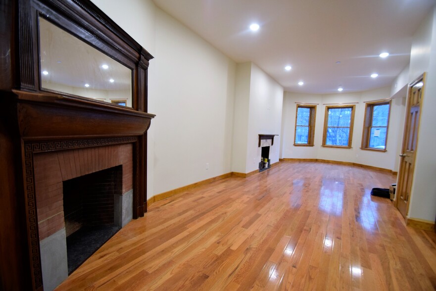 Building Photo - 1736 Beacon St