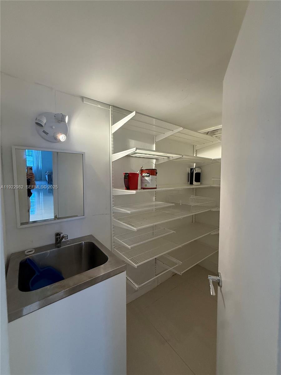 Building Photo - 825 Brickell Bay Dr