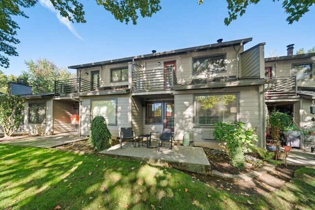 Building Photo - 2 bedroom Condo