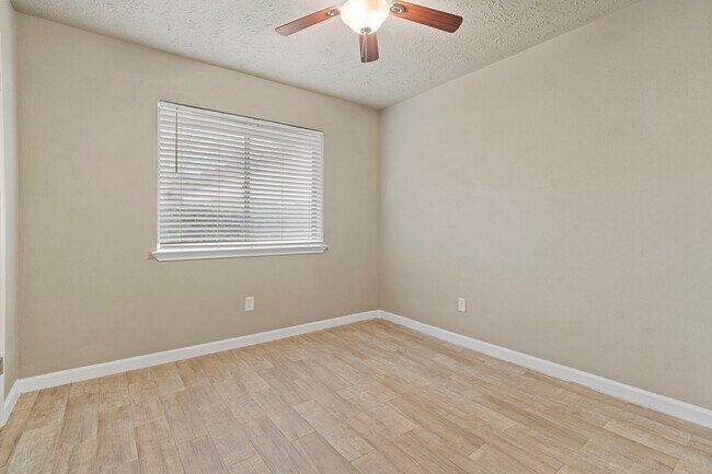 Building Photo - 2502 Planters Row