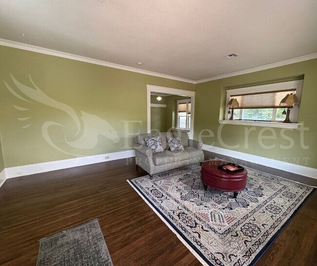 Building Photo - Three Bedroom, Two Bathroom House Near Sha...