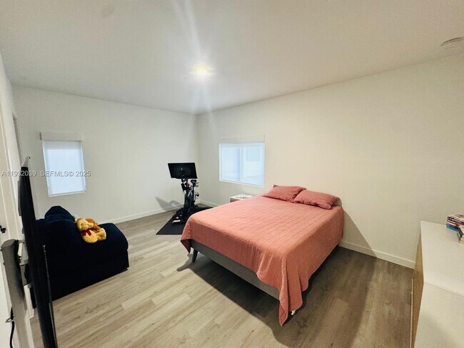 Building Photo - 1312 NW 3rd St