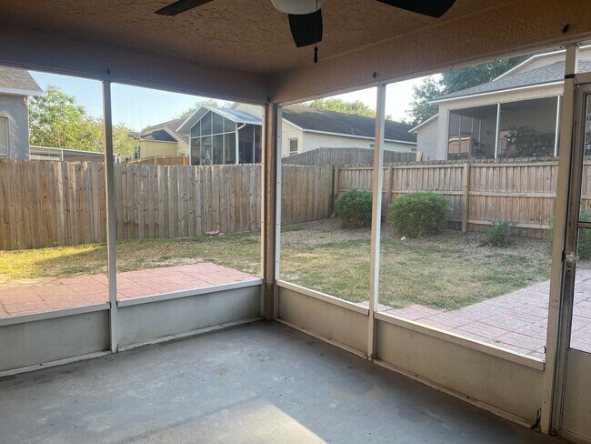 Building Photo - MOVE IN MARCH 1      4 Bedroom Valrico home with no carpet and a fenced yard