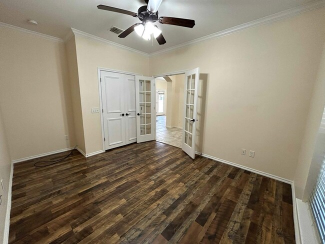 Building Photo - Elegant Living in the Heart of OKC – Impec...