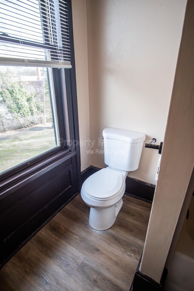 Building Photo - 1709 E 5th Ave