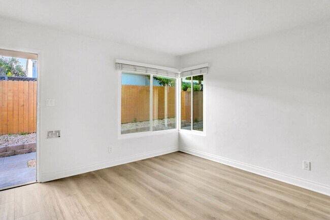 Building Photo - Diamond St Units