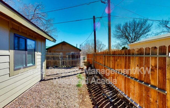 Building Photo - 571 N 10th Pl