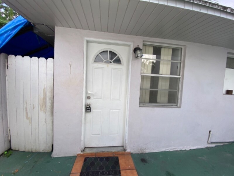 Building Photo - 1664 SW 9th St