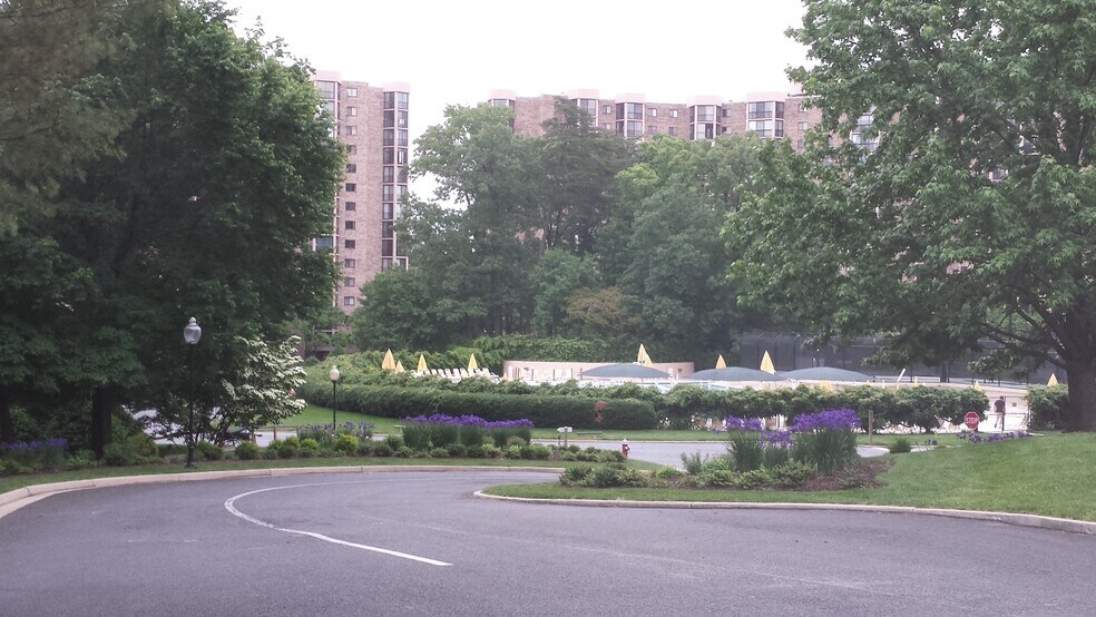 Clubhouse and butterfly garden - 5901 Mt Eagle Dr