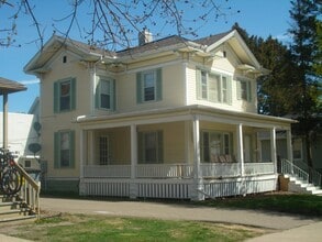 Building Photo - 204 Burr
