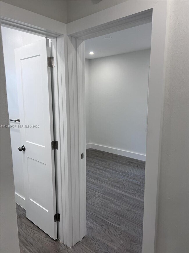 Building Photo - 1432 N Andrews Ave