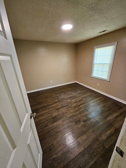 Building Photo - 2821 Club Plaza Rd