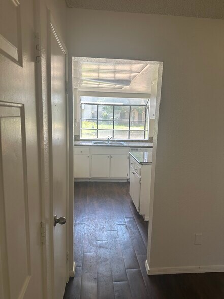 Primary Photo - 44406 15th St E
