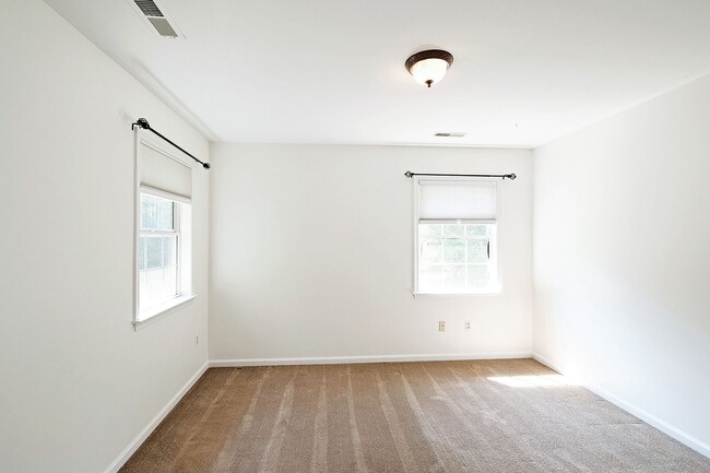 Building Photo - Move-In Ready, Dog-Friendly Preddy Creek Home