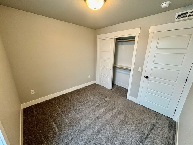 Building Photo - 2 Bedroom 2.5 Bathroom Duplex in the Annafeld Subdivision