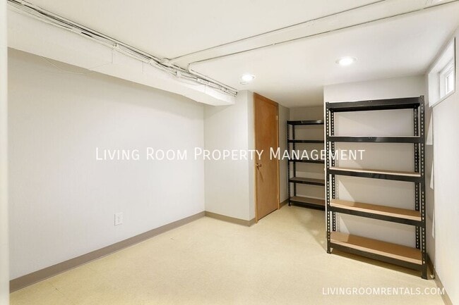 Building Photo - 5030 NE 41st Ave