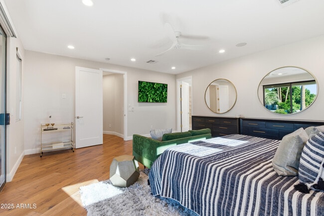 Building Photo - 4601 N Royal View Dr